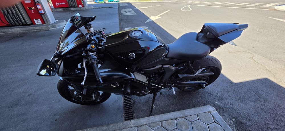 Yamaha R7 deslimitada