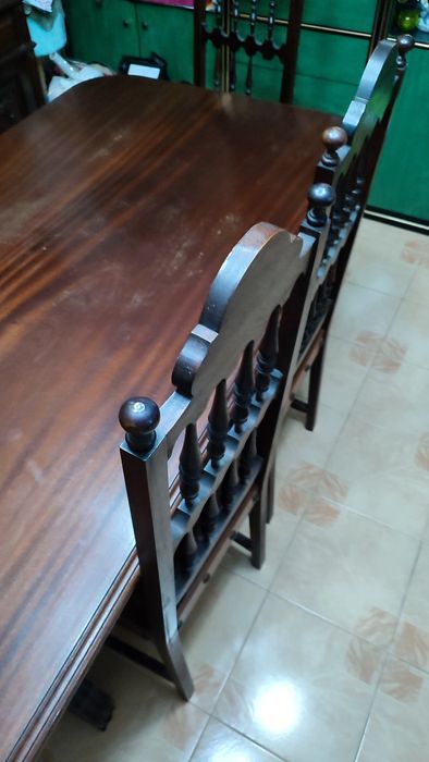 Mesa de sala de jantar + 6 cadeira em couro