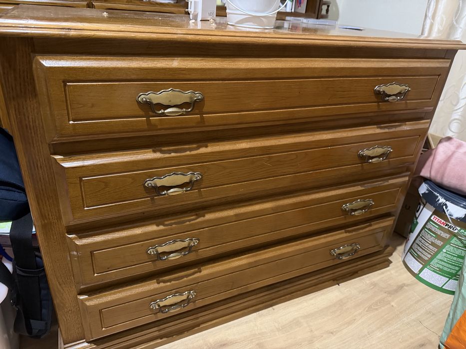 Cómoda de madeira mais espelho