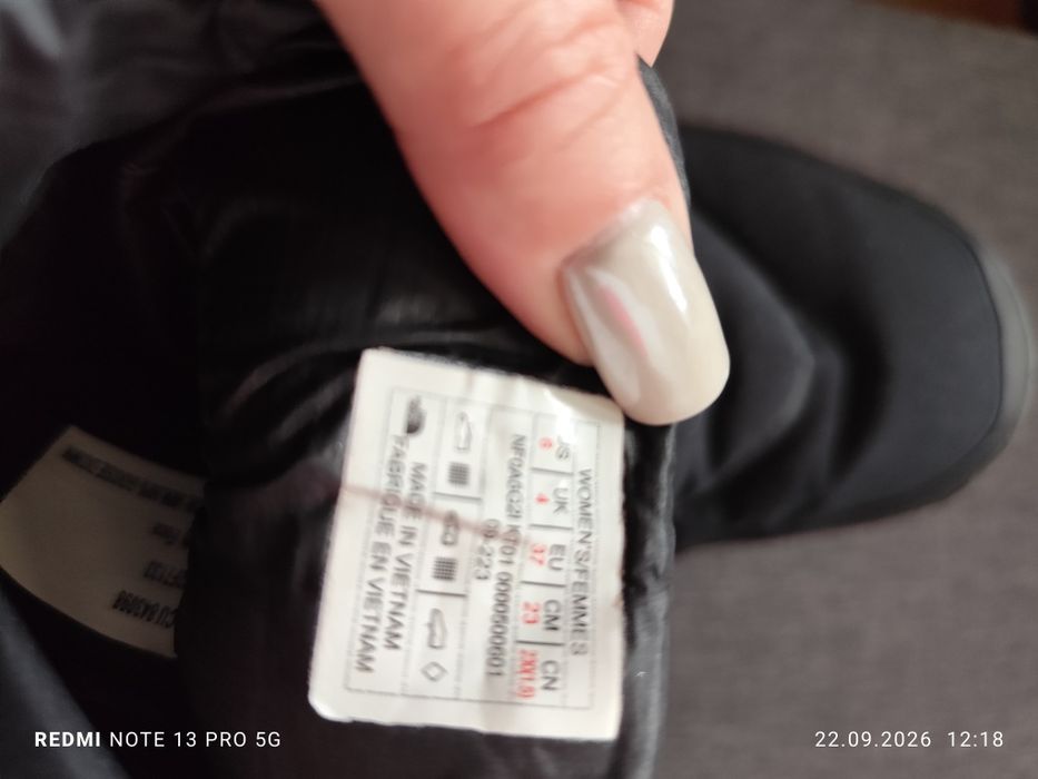 Buty  czarne  śniegowce