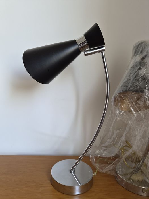 Candeeiros de inox com abajur preto
