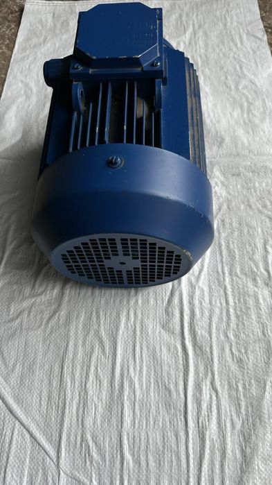 Електродвигун 2.2 кіловати