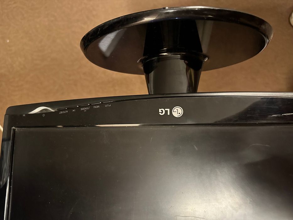 Старенький Монітор, LG