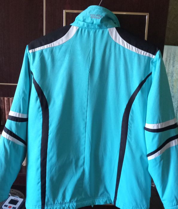 Продам куртка женская б/у