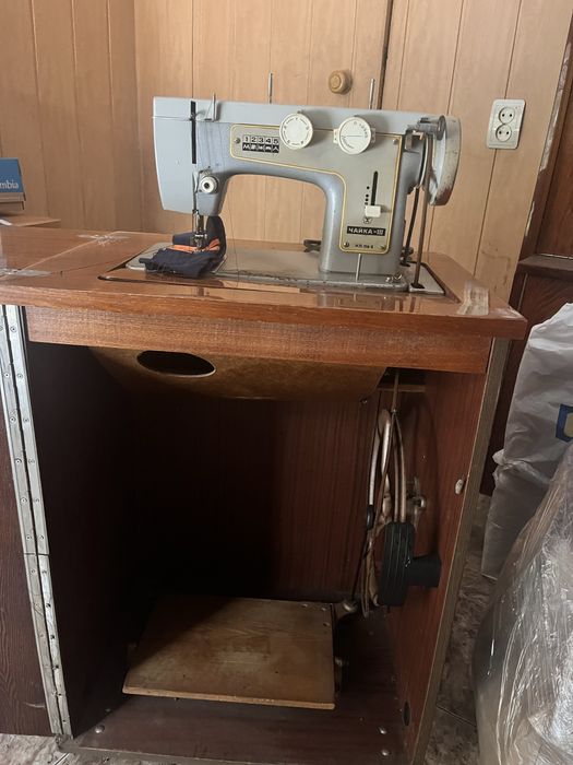 Продам швейну машинку Чайка