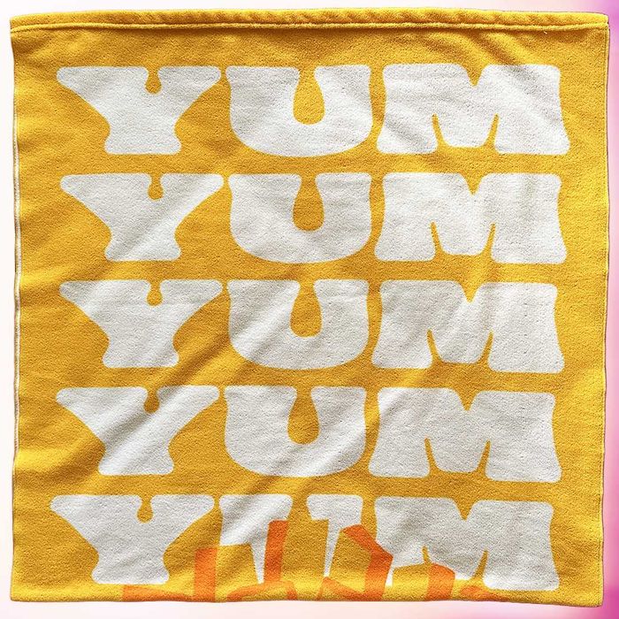 Toalha de Praia / Piscina “Yum”, Nova / Rara