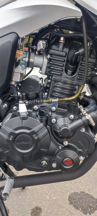Мотоцикл Lifan KP200 (Lifan Irokez)Лифан Ирокез червоний, жовтий, чорн