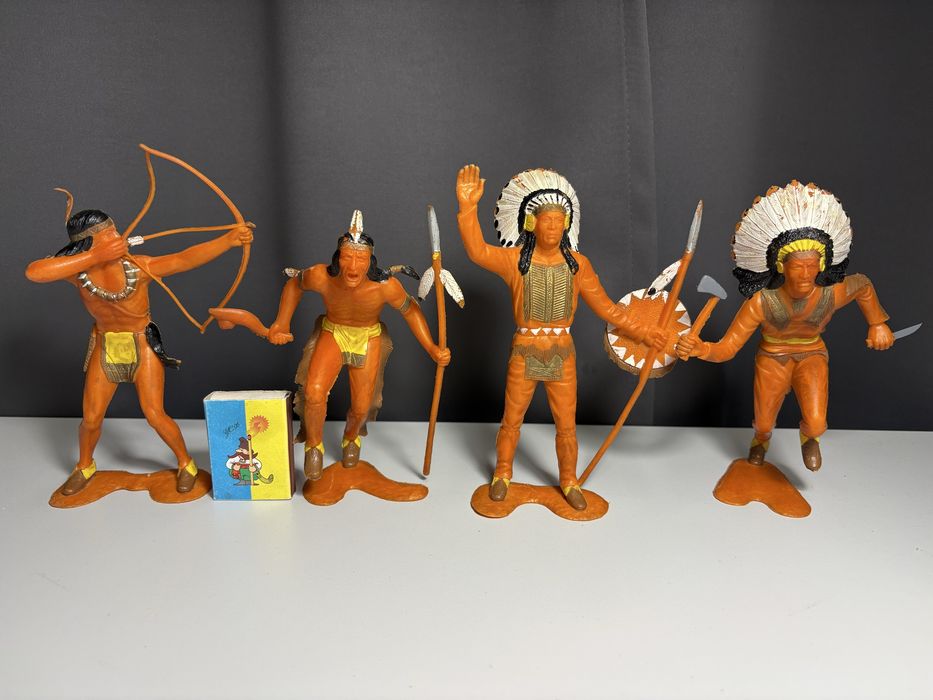 Продаются фигурки индейцев Marx