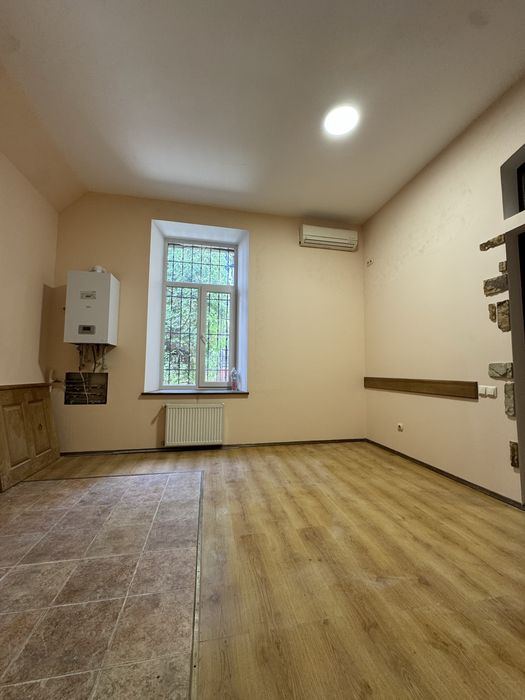 4 - кімнатна квартира в центрі Вінниці