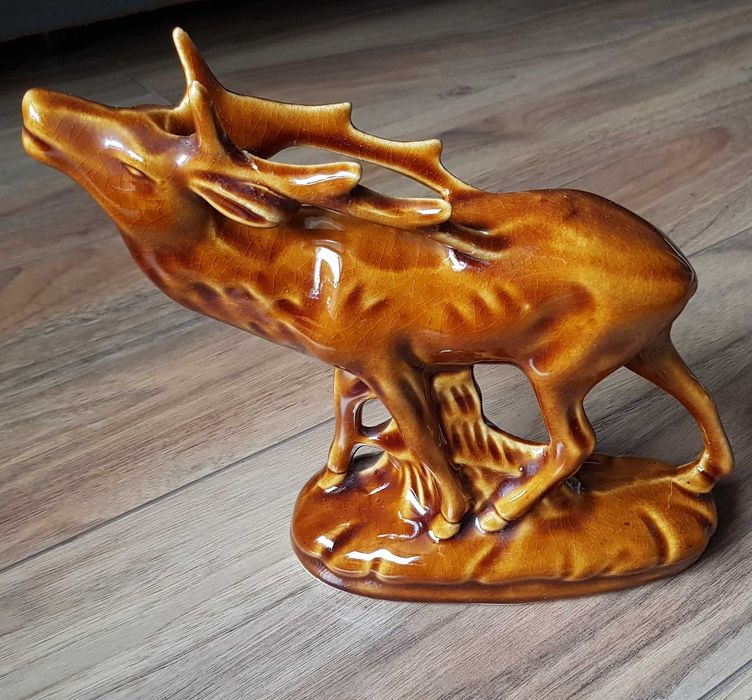 Ceramiczna figura, jeleń na rykowisku, klasyk PRL