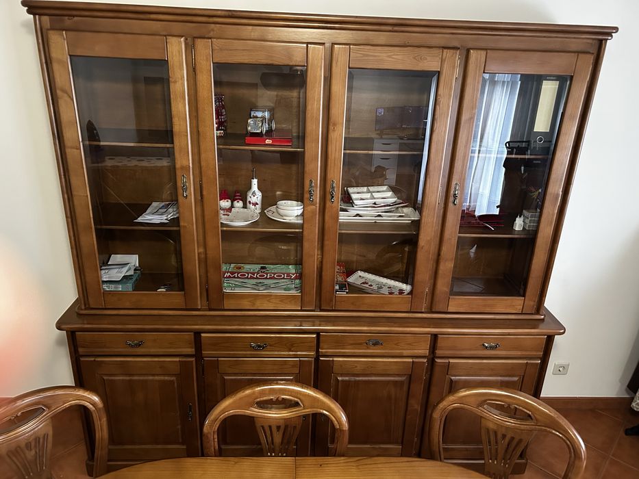 Aparador clássico com vitrine - excelente estado