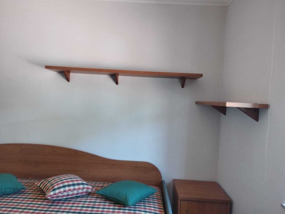 Conjunto quarto - cama, armário, mesa de cabeceira, cadeira +