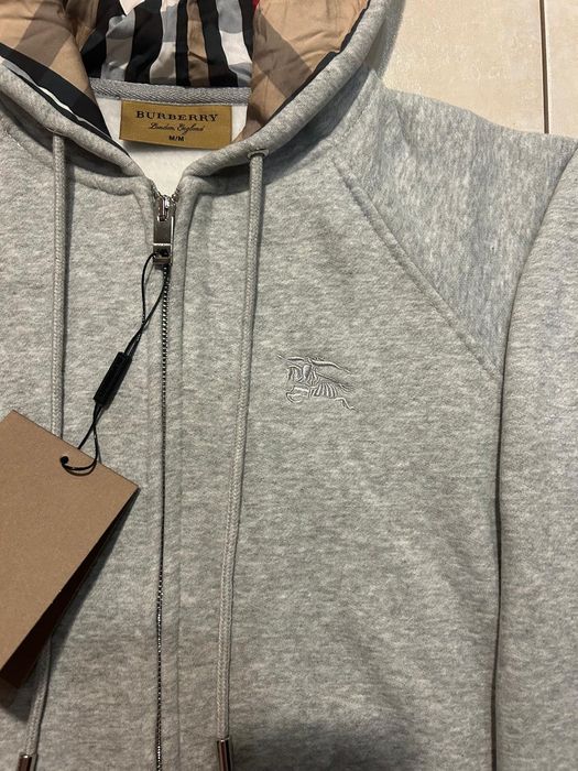 Bluza z kapturem marki Burberry.