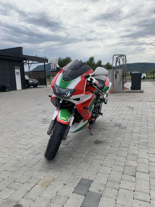 Продам або обміняю Honda vtr 1000rr неробить стартер