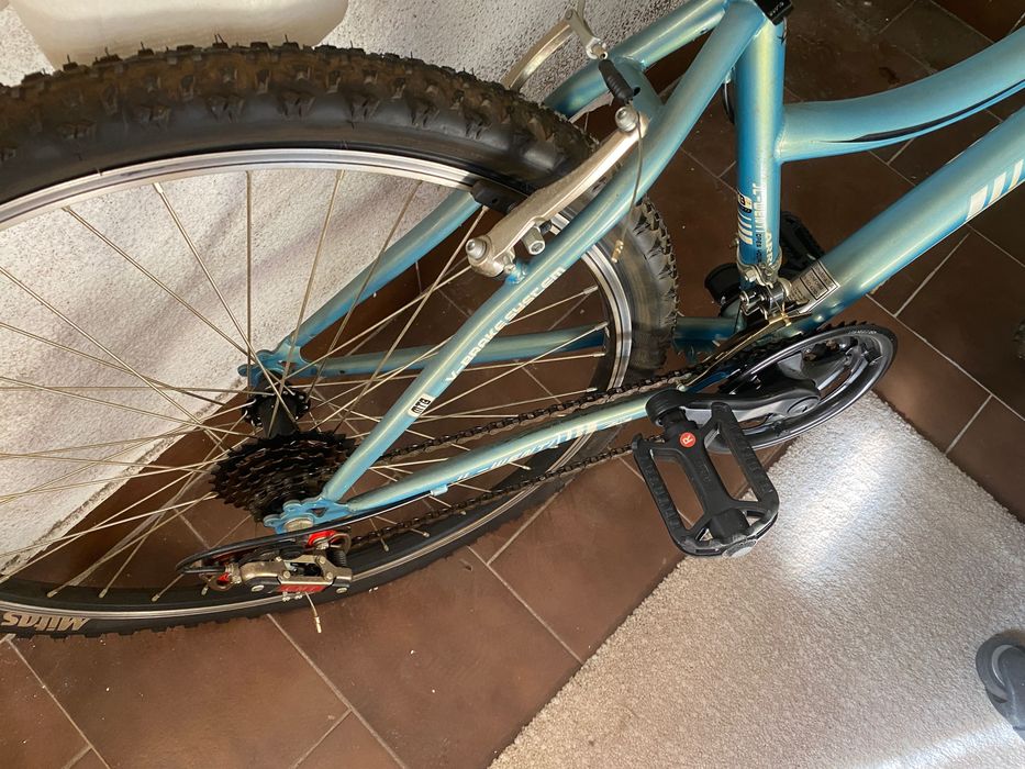 Bicicleta como nova com várias velocidades