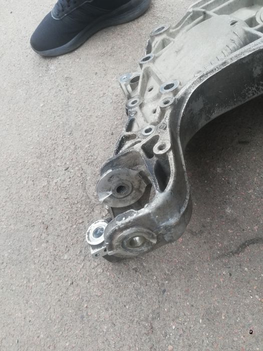 Подрамник Passat B7