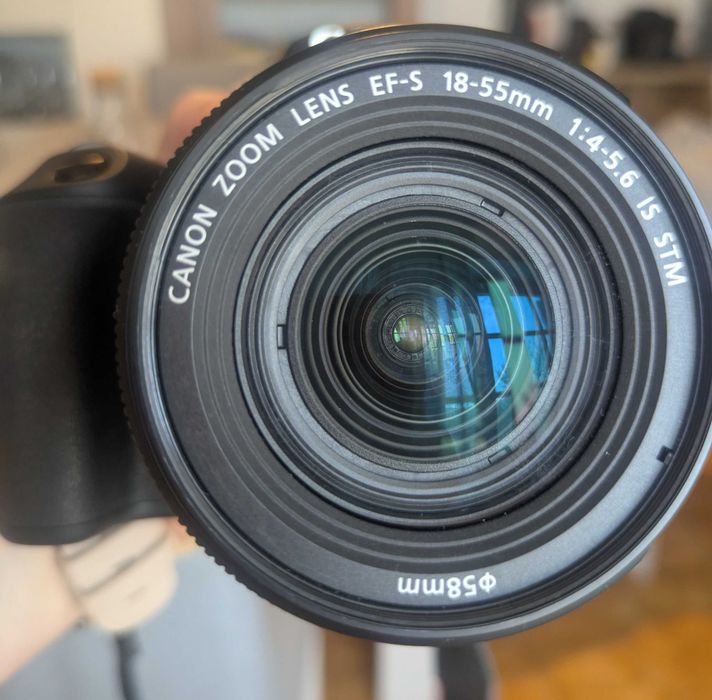 Canon EOS 200D + lente kit + acessórios — excelente estado