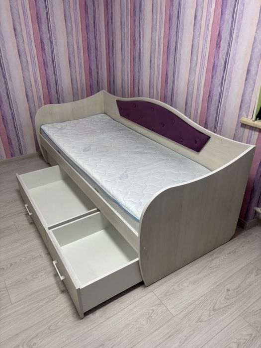 Ліжко дитяче з висувними шухлядами та матрацом