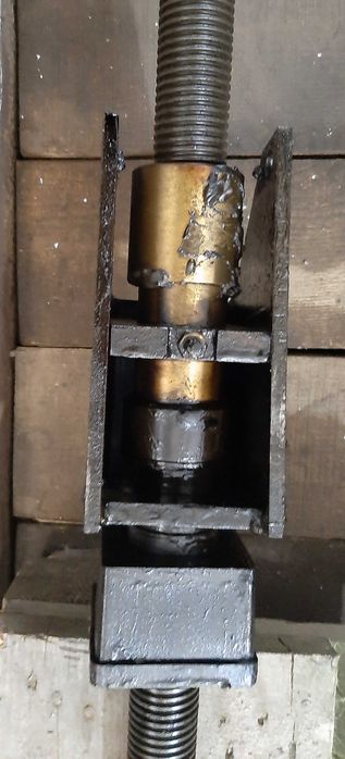 Продам подъемник для автосервиса, 2700кг,б\у