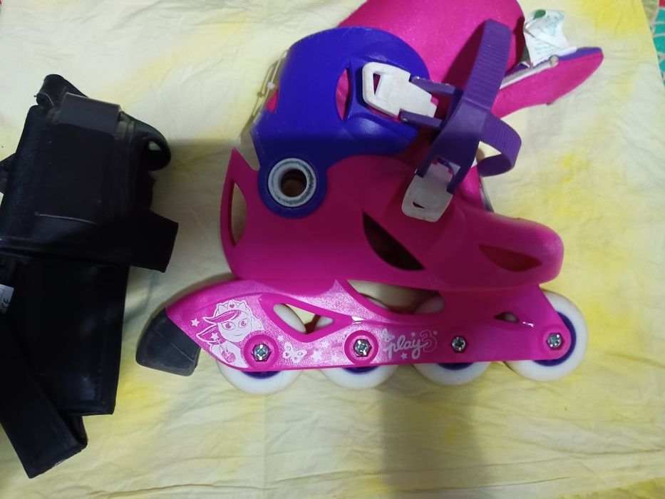 Patins de criança. Para doar com proteções de joelhos e cotovelos s