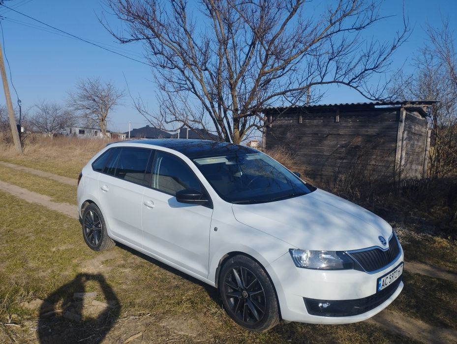 Продам автомобіль skoda rapid 2015 року. 1.6 дизель. 90к.с.