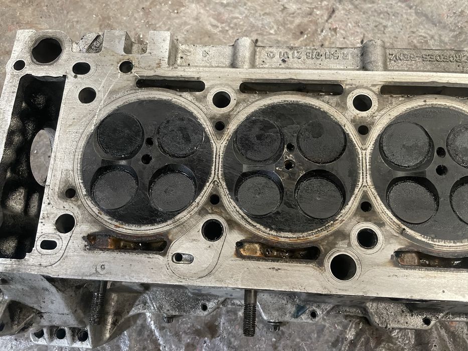 ГБЦ головка блока клапанна кришка om611 2.2cdi vito sprinter хороша.