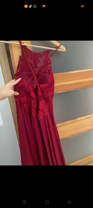 Długa balowa suknia