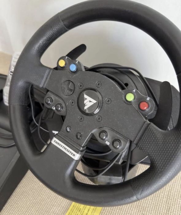 Volante Thrustmaster TMX PRO