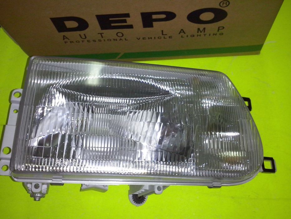 Farol / faróis da frente Toyota Dyna 250 e 280 (novos)