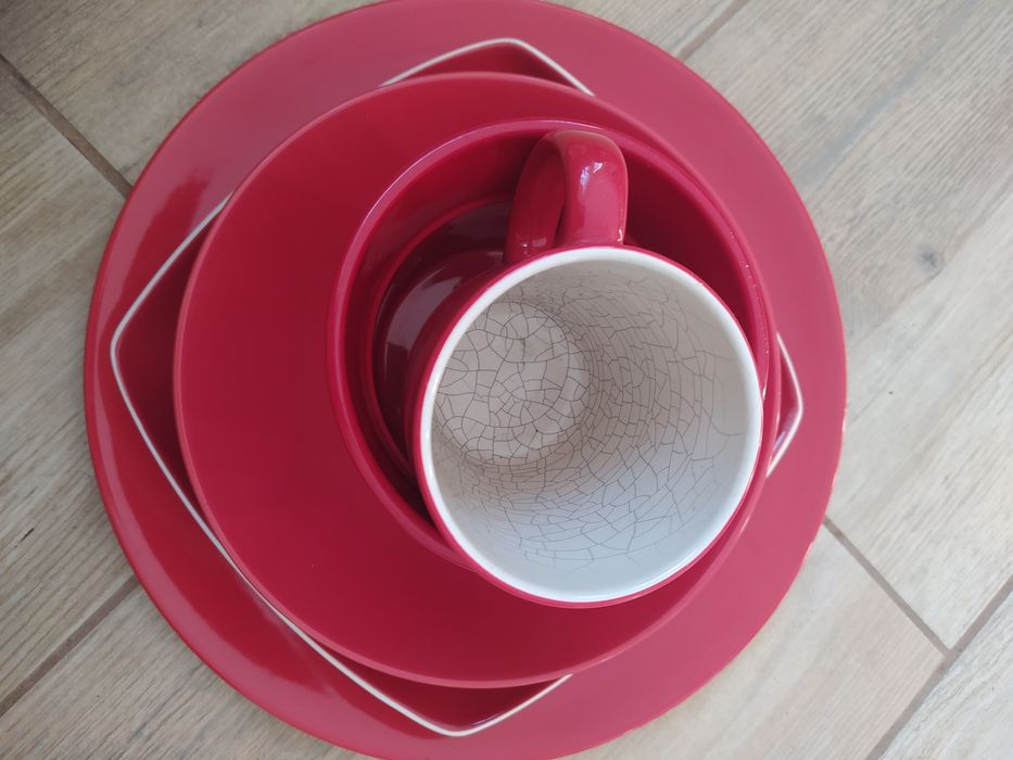 Ambition zastaw czerwonych naczyń stołowych+ doniczka ceramiczna kompl