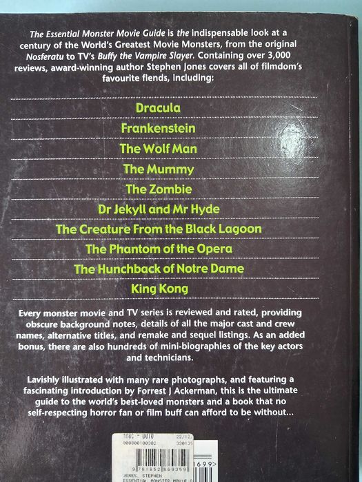 The Essential Monster Movie Guide - Stephen Jones - 450 páginas