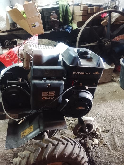 Motocultivador em bom estado