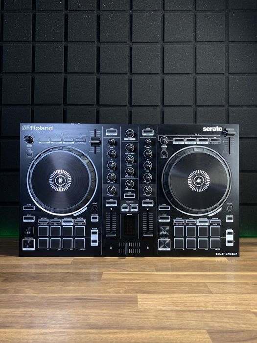 DJ контроллер Roland DJ-202