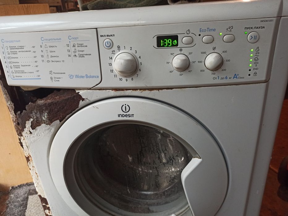 Дверь стиральной машины Indesit