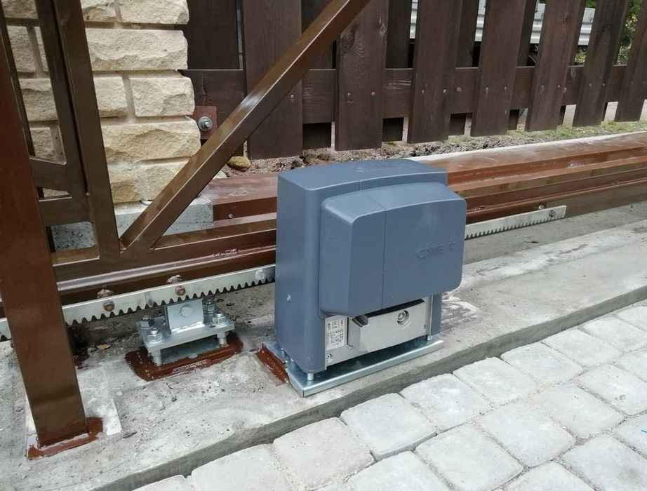 Автоматика для откатных ворот, Откатная автоматика, Привод на ворота