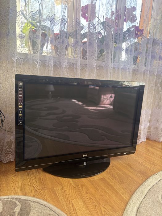 Телевізор LG 42 дюйми плазмовий в ідеальному стані