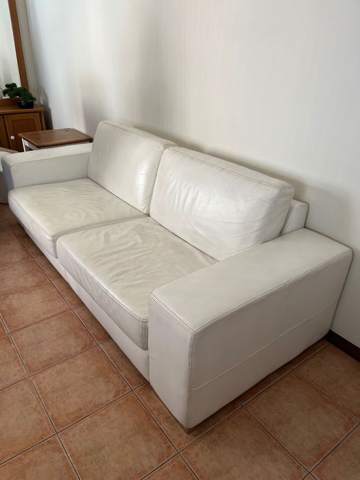 Sofá branco em pele