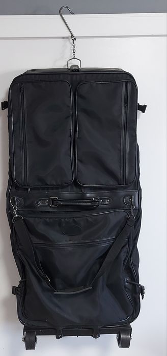 Wielofunkcyjna torba na garnitur na kółkach