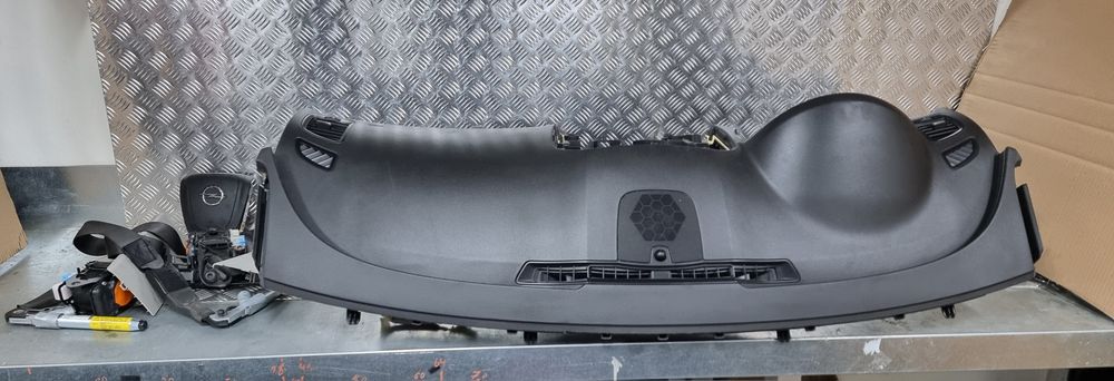 Deska konsola kokpit pasy napinacze poduszka opel insignia a lift 2016