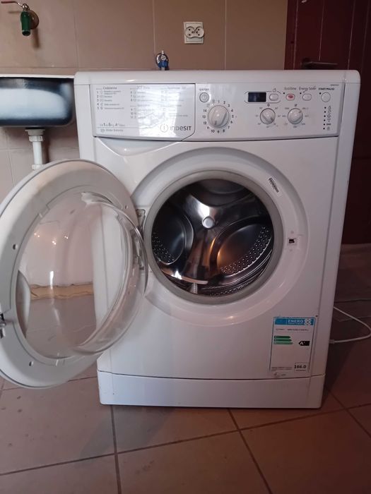 Sprzedam pralkę Indesit