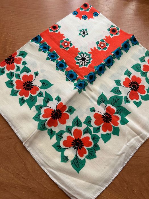 Продам хустинки в хорошому стані ( нові)