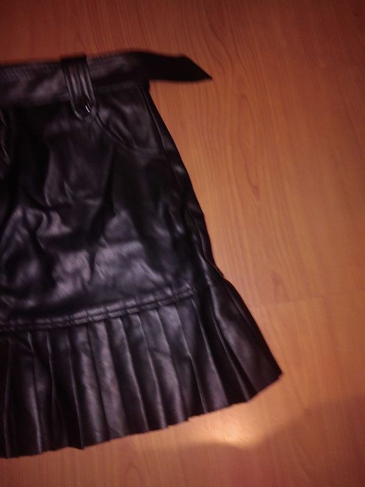 Saia de couro preta tamanho S