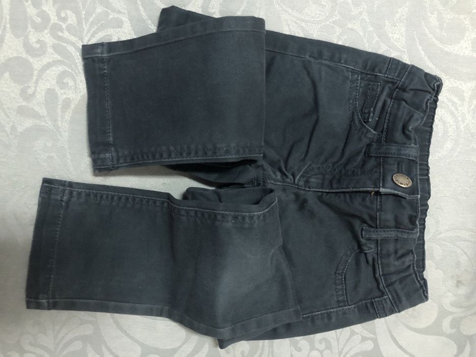 2 Calças ganga + 2 sweats + casaco malha 3/4 Anos