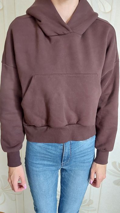 Krótka bluza z kapturem