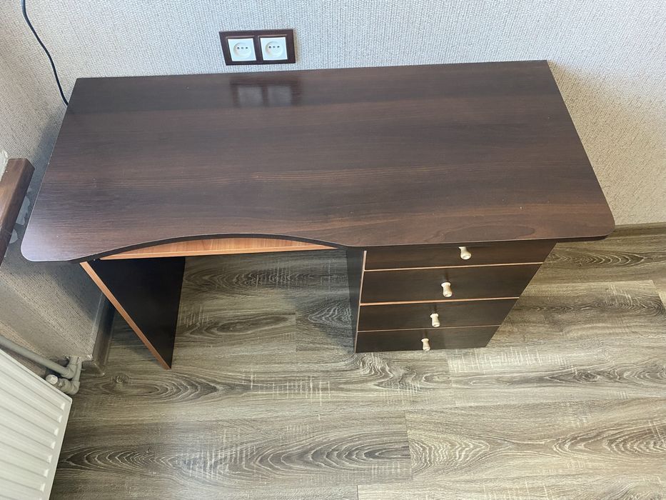 Стіл компʼютерний-письмовий