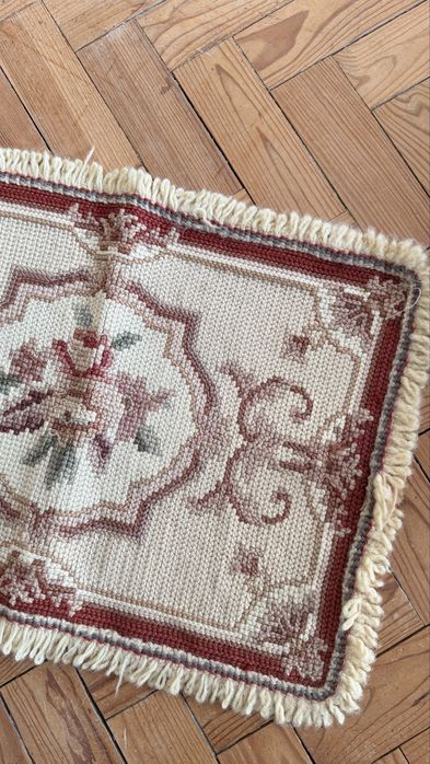 Varios tapetes arraiolos em otimo estado