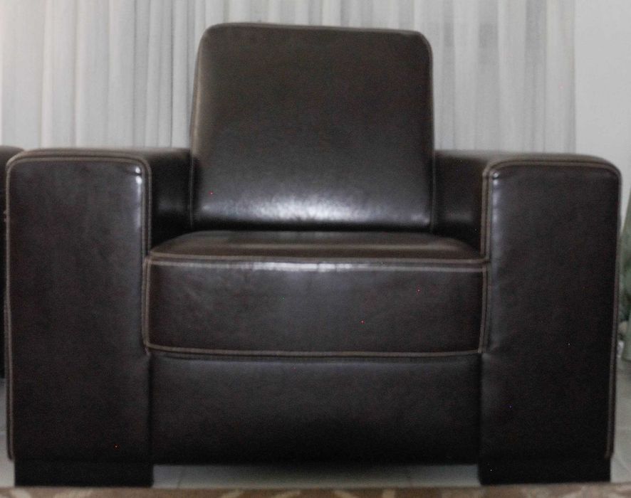 Jogo de sofás em pele