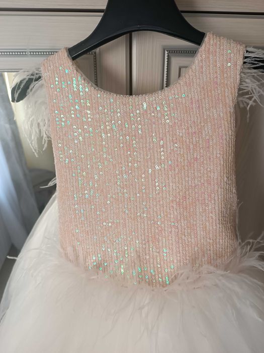 Пишна біла сукня з пір'ям miss helina 128-134 розмір