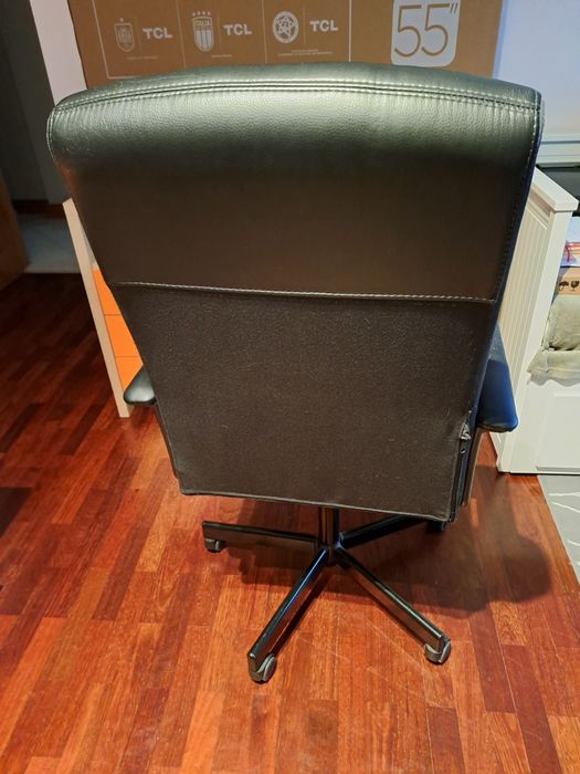 Cadeira de escritorio pele preta