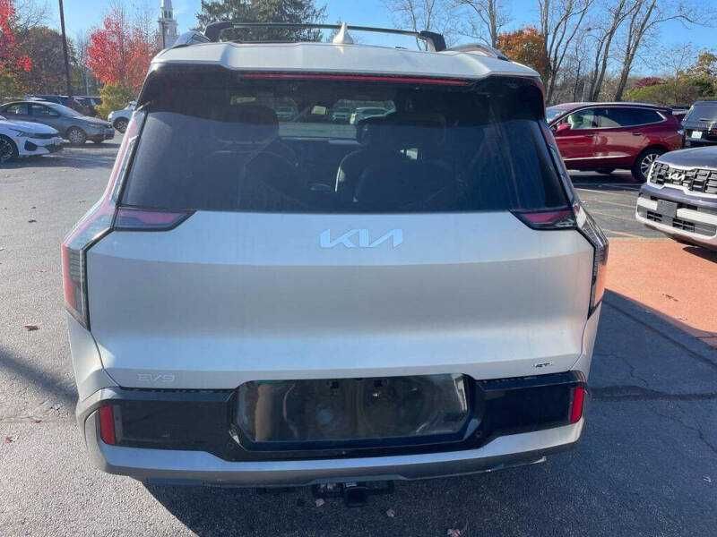 2024 Kia EV9 silver